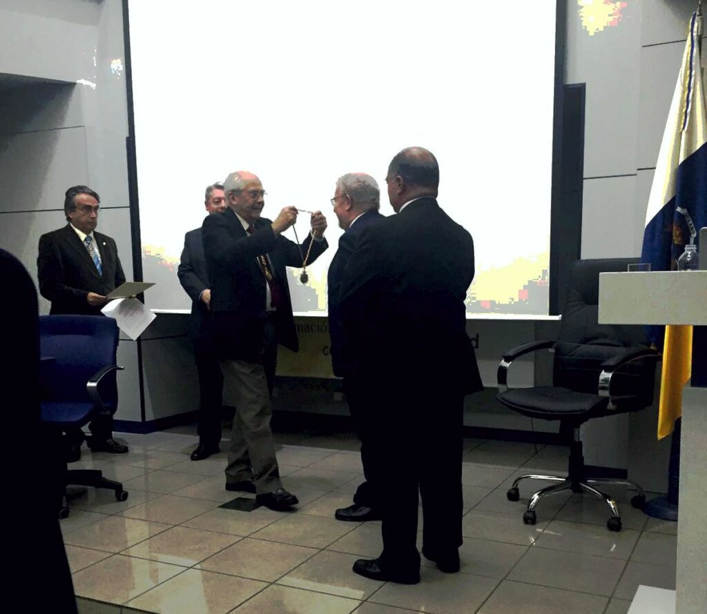 Gonzalo Lozano ingresa en la Real Academia de Medicina de Santa Cruz de Tenerife
