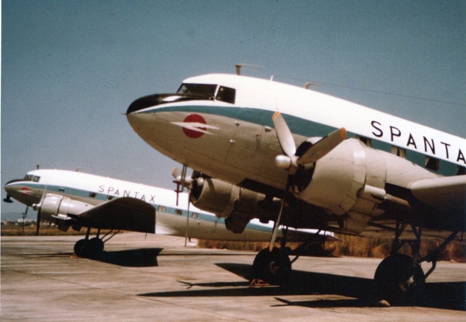 Apuntes para la historia del mítico avión DC-3 en España / y 4