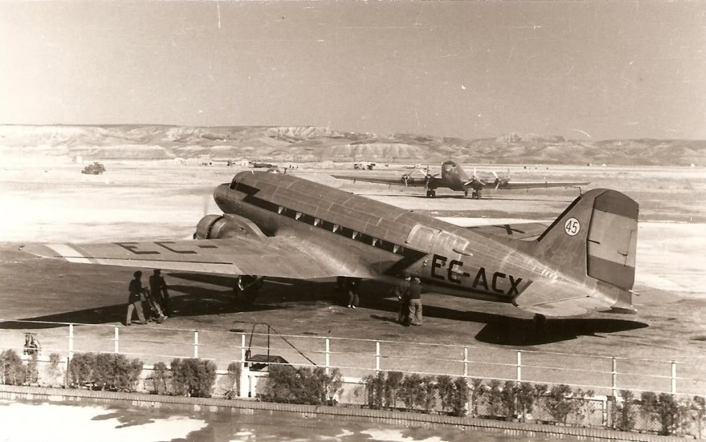 Apuntes para la historia del mítico avión DC-3 en España / 1