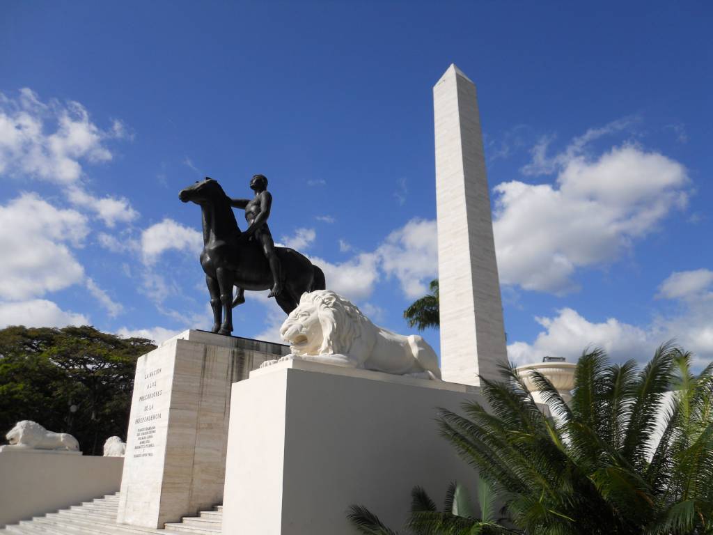 Monumento a los Precursores. El indio se yergue sobre su caballo