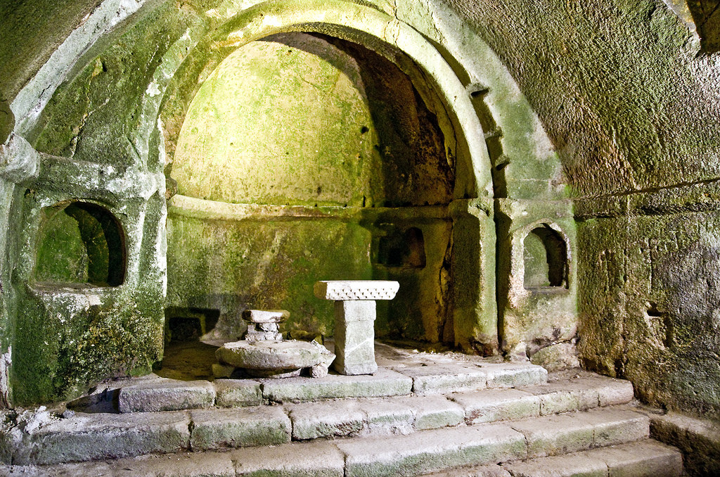 Altar de la iglesia rupestre de San Pedro de Rocas