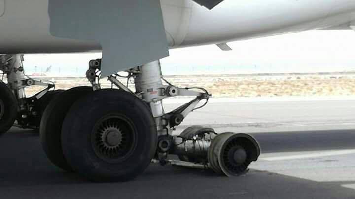 Tenerife Sur, bloqueado por el reventón de un avión de Jet 2