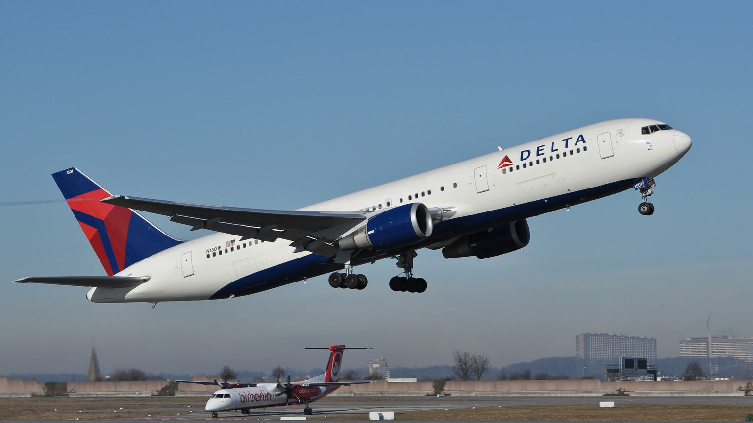 Delta y Avianca suspenden sus vuelos a Venezuela