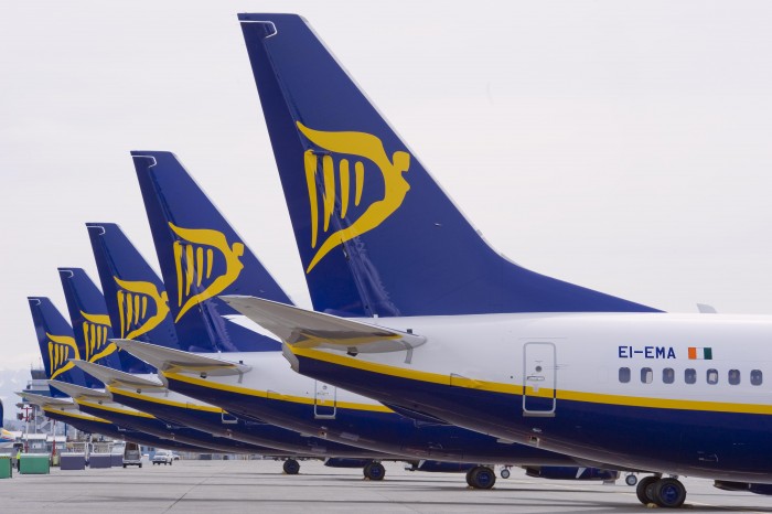 Ryanair cancela dos mil vuelos para mejorar su puntualidad