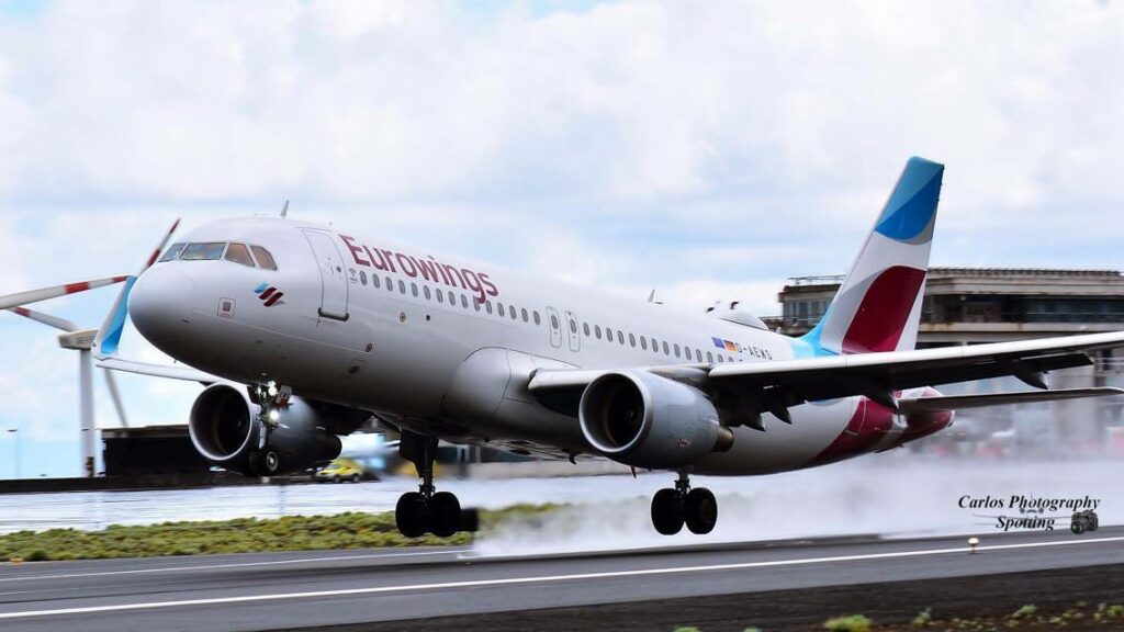 Casi coinciden dos aviones A-320 de Eurowings en La Palma