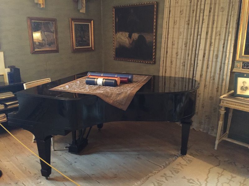 El piano de cola, obsequio de Eero Järnefelt
