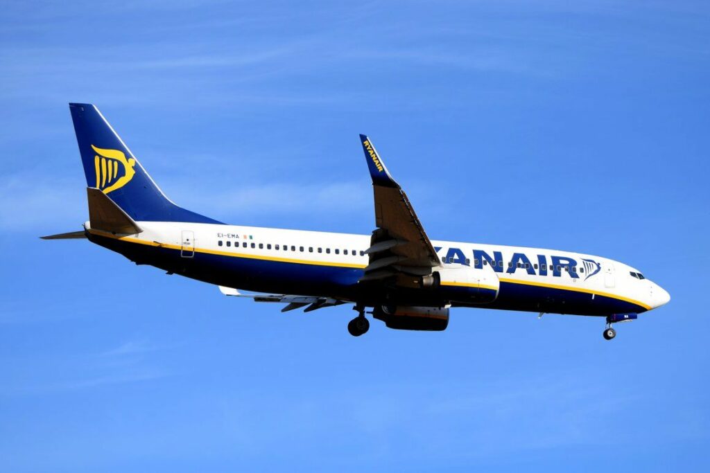 Ryanair aplica el 75% tras advertirle el ministro de Fomento