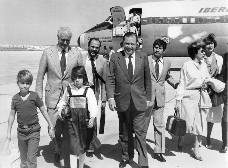 Cuando Rafael Caldera condecoró a César Manrique