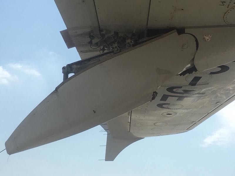 El impacto ha causado una avería que inmoviliza el avión