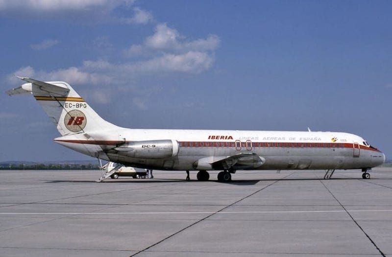 Un avión Douglas DC-9 de Iberia llamado “Ciudad de Vigo”