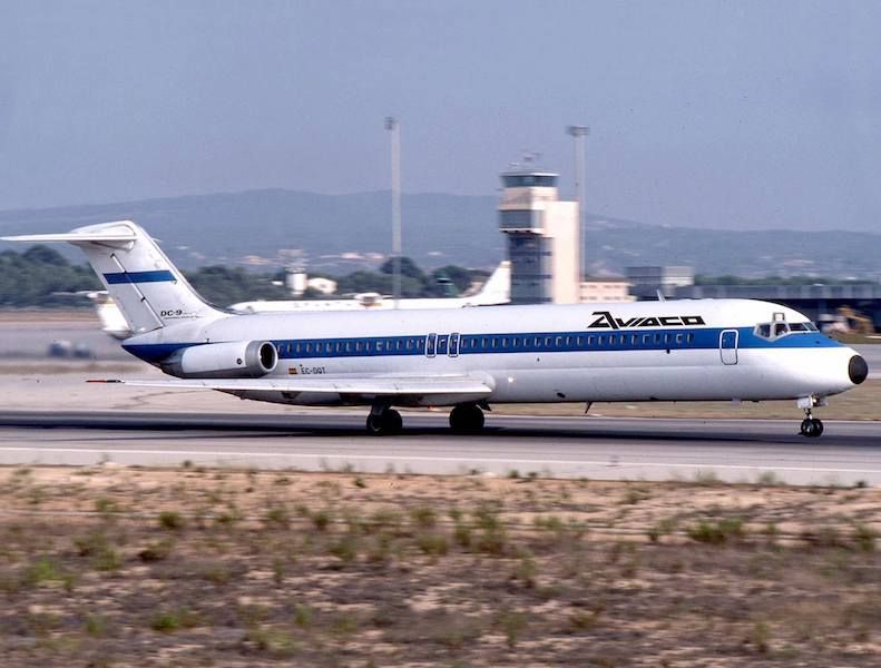 Un avión DC-9 de AVIACO que llegó desde Finlandia