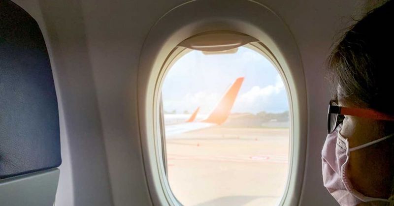 A bordo de los aviones venderán mascarillas para el pasaje
