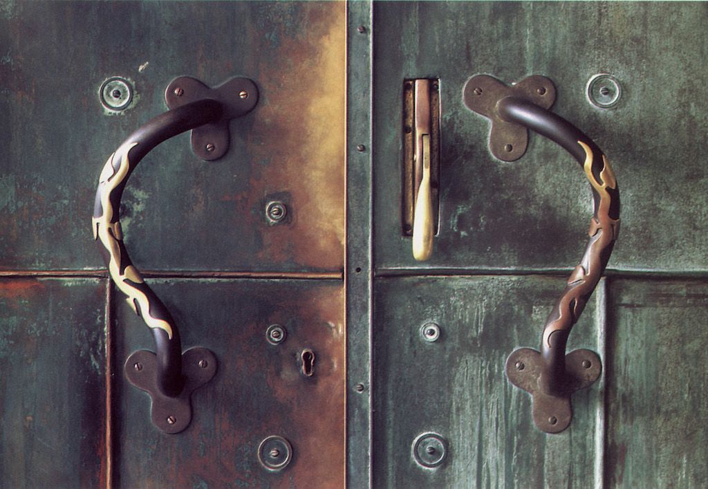 Detalle de la puerta de acceso principal