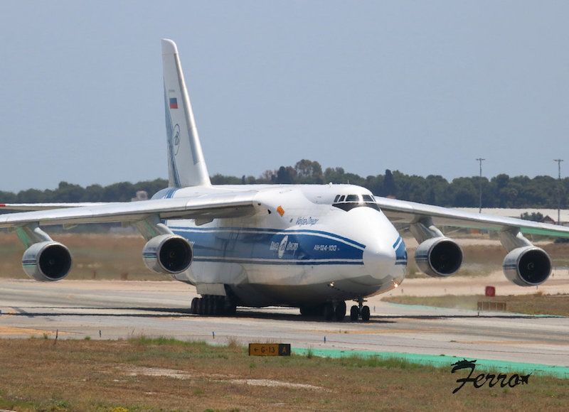 Rodando por la pista del aeropuerto de Málaga