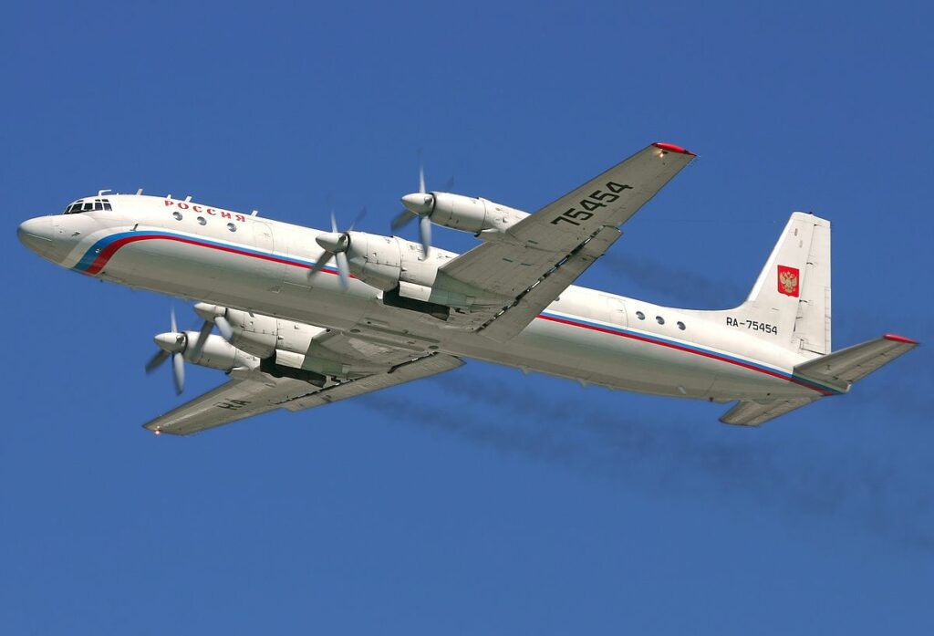 El avión cuatrimotor soviético Ilyushin Il-18 (1958-1978)