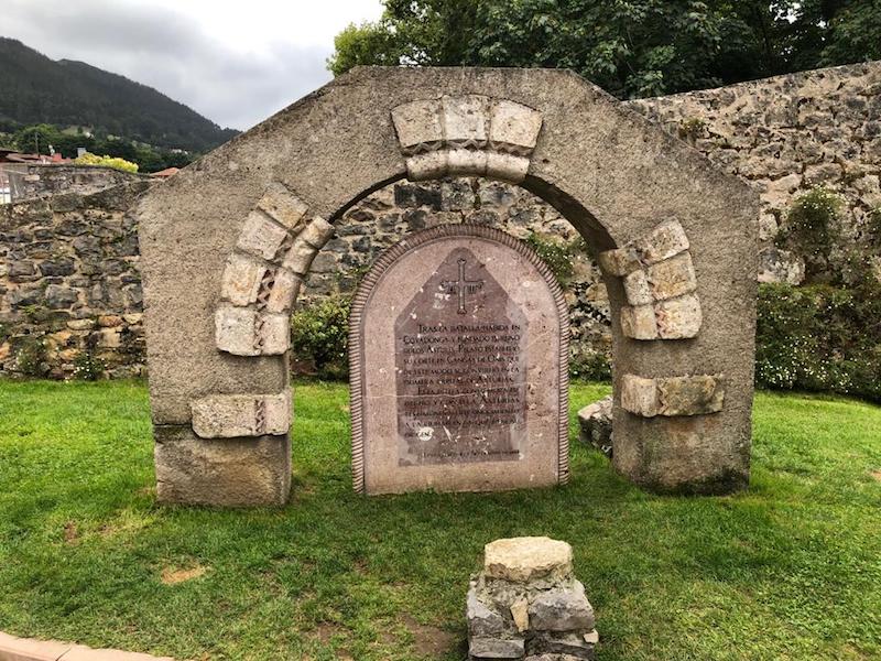 Estela conmemorativa de la batalla de Covandonga