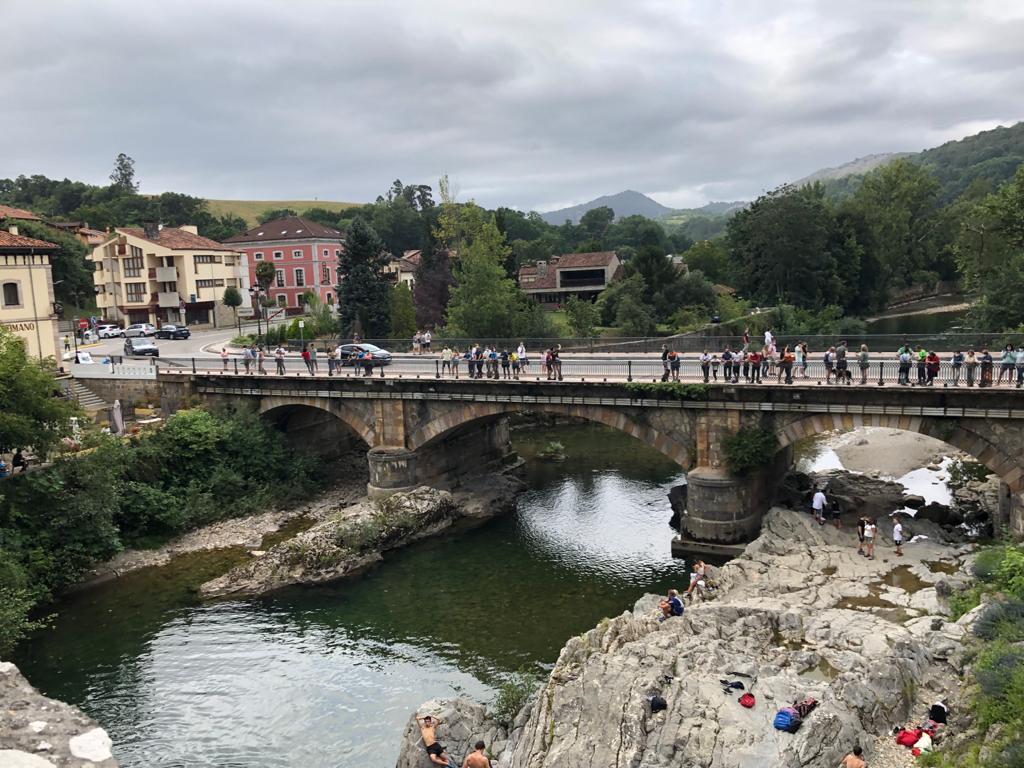 El puente actual sobre el curso del río Sella