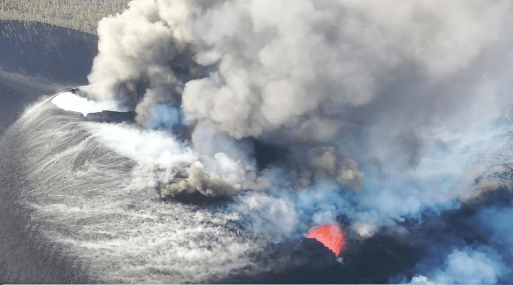 El volcán no da tregua y corta la red de riego Las Hoyas-El Remo