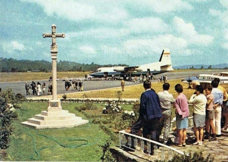 El avión Fokker F-27 de Spantax vuela a Vigo para AVIACO