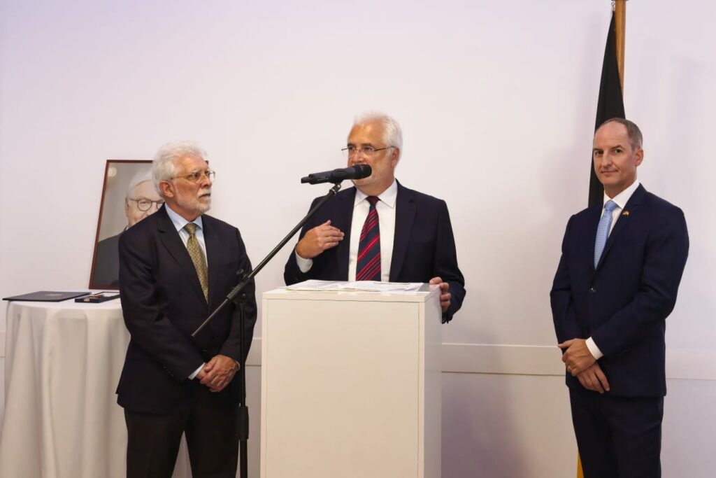 Relevo en el Consulado de Alemania en La Palma