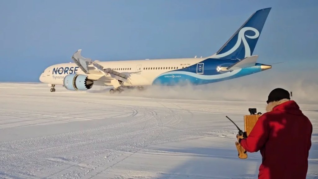 Primer aterrizaje de un avión Boeing B-787 en la Antártida