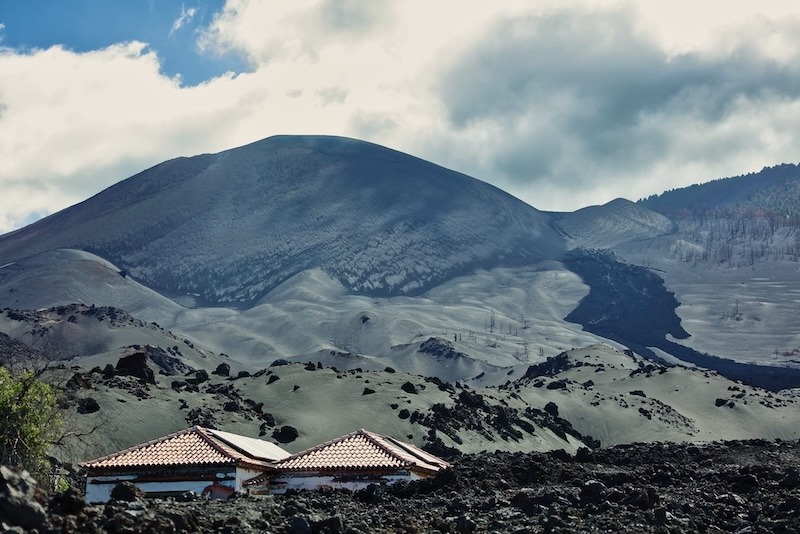 INVOLCAN rebate el sensacionalismo que “prioriza el impacto sobre la verdad” del volcán Tajogaite