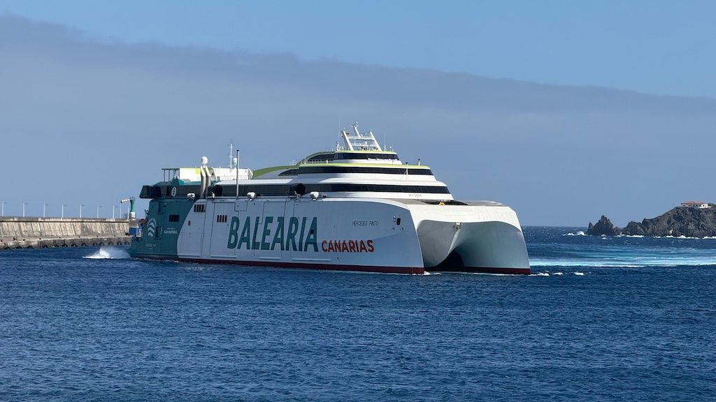 El flamante fast ferry “Mercedes Pinto” se encuentra en viaje de pruebas en La Palma
