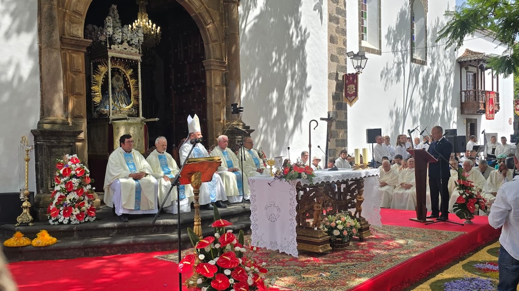 El bien común de La Palma, ofrenda de Sergio Rodríguez ante la Virgen de las Nieves