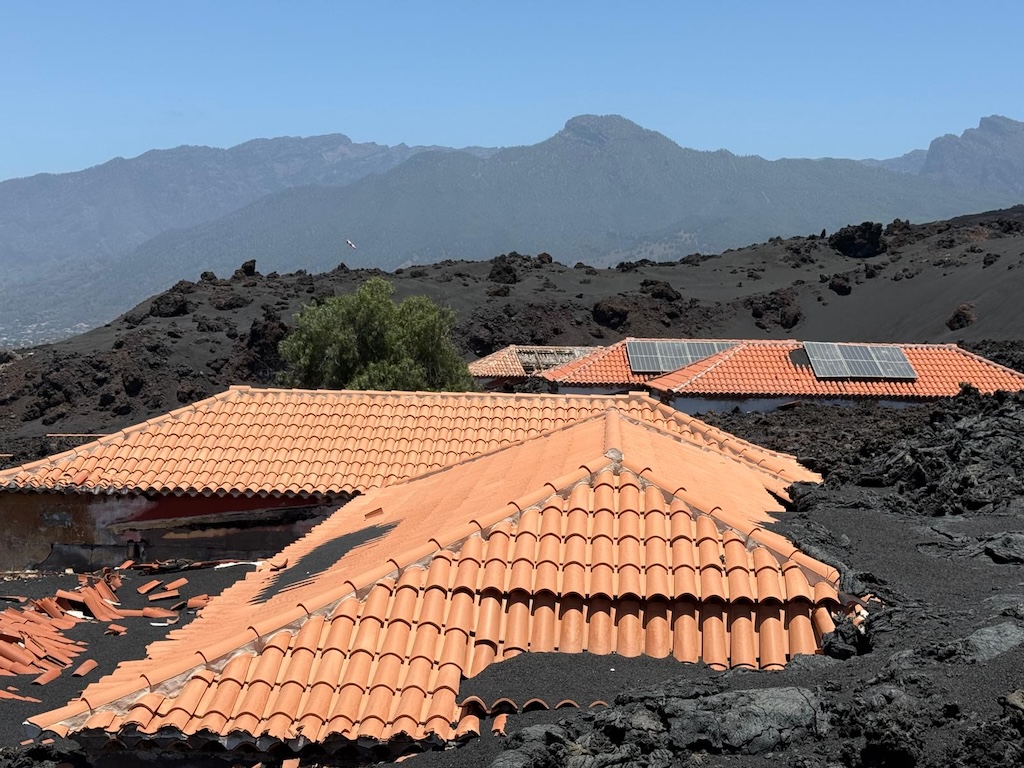 El Cabildo destina 220.000 € a la reconstrucción sostenible de viviendas afectadas por el volcán Tajogaite