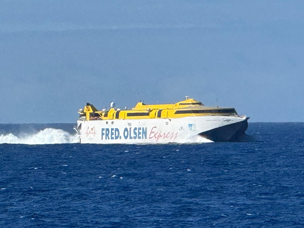 Fred. Olsen Express se vuelve más amable y baja tarifas presionada por la competencia