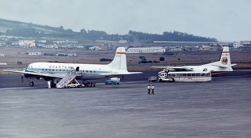El primer avión Douglas DC-6 de Spantax en el aeropuerto de Los Rodeos