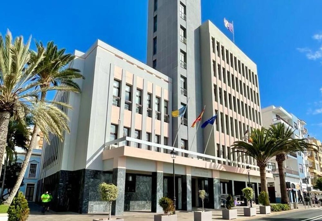 El Cabildo licita la instalación fotovoltaica en tres infraestructuras públicas de La Palma